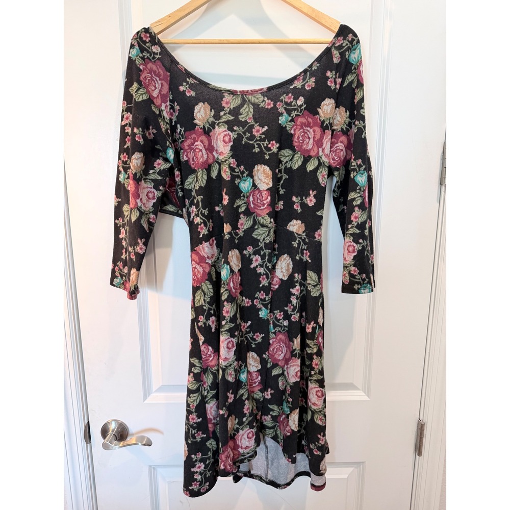 Fashion to Figure 2X Black Floral Crisscross Open Back Knit Dress 3/4 Sleeve